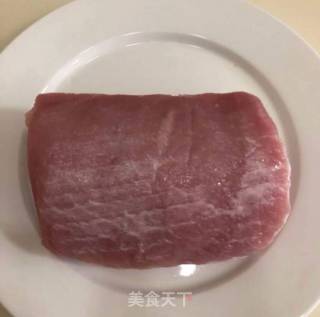 糖醋里脊的做法步骤：1