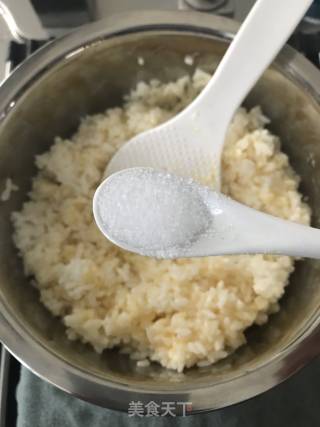 蔬菜牛肉炒饭的做法步骤：2