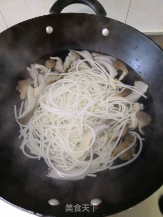 麻辣米线配羊肉的做法步骤：5
