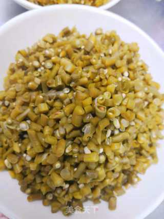 酸江豆炒肉沫——开芯苞谷的做法步骤：1