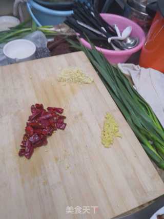 酸江豆炒肉沫——开芯苞谷的做法步骤：2