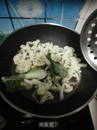 菜花炒肉的做法步骤：5