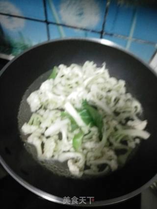 菜花炒肉的做法步骤：6