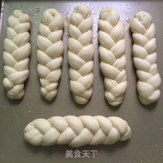 卡仕达辫子包的做法步骤：11