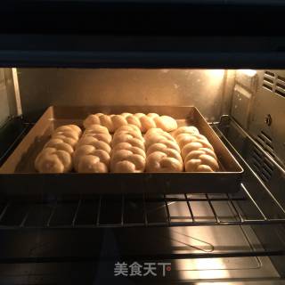 卡仕达辫子包的做法步骤：13