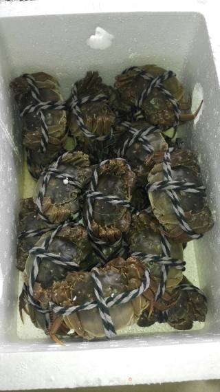 清蒸大闸蟹的做法步骤：1