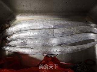 红烧带鱼的做法步骤：1
