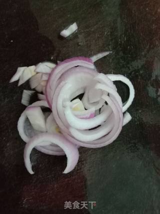 洋葱炒千张的做法步骤：1