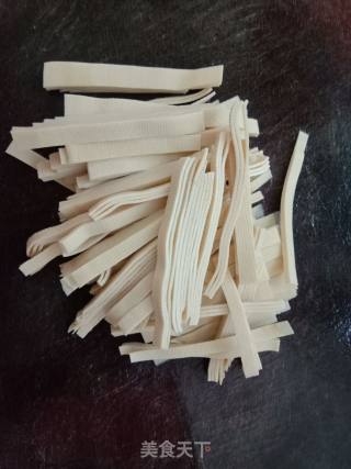 洋葱炒千张的做法步骤：2