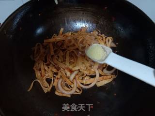 洋葱炒千张的做法步骤：7