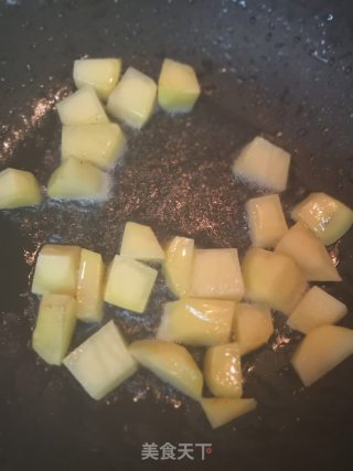 土豆焖鸡块的做法步骤：3