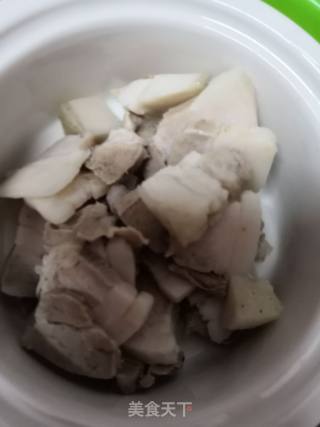 五花肉烧老来少芸豆的做法步骤：2