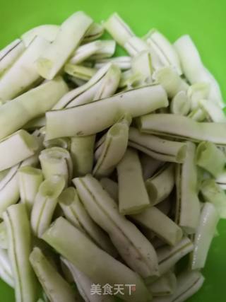 五花肉烧老来少芸豆的做法步骤：3