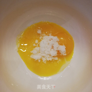 6寸戚风蛋糕（2个鸡蛋法）的做法步骤：1
