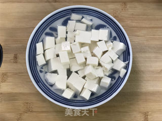 酸黄瓜拌豆腐的做法步骤：2