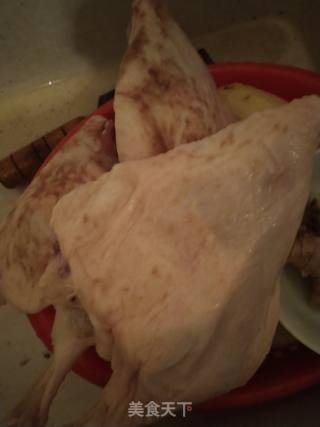 干锅鸭腿的做法步骤：1