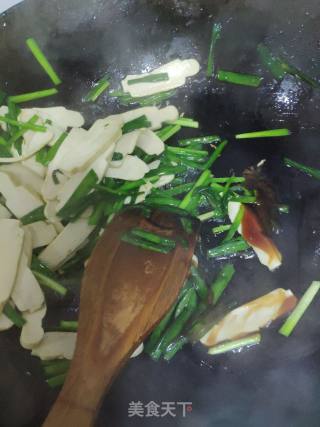 豆干炒韭菜的做法步骤：5