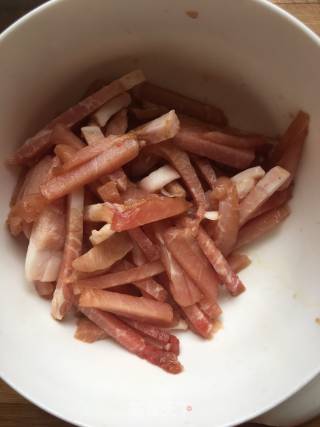 肉丝炒长豆角的做法步骤：1