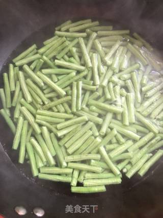 肉丝炒长豆角的做法步骤：2