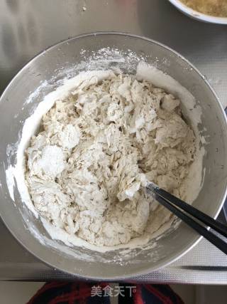 韭菜粉丝肉包的做法步骤：2