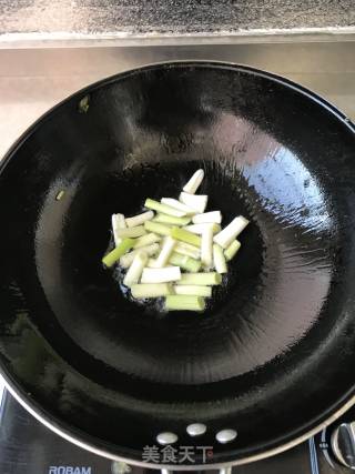 青蒜炒腊肠的做法步骤：4