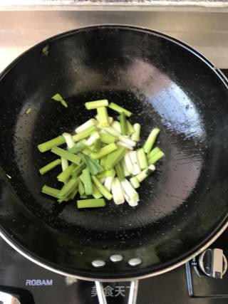 青蒜炒腊肠的做法步骤：5
