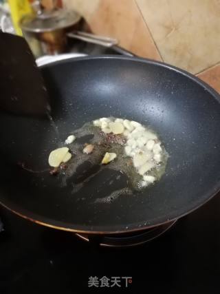 香芹煮黄花鱼的做法步骤：3