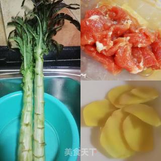 牛肉抄莴笋的做法步骤：1