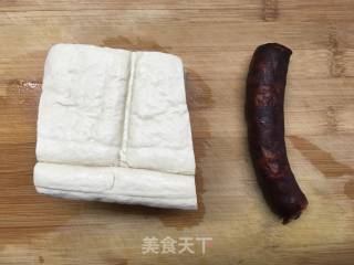 腊肠炒豆腐的做法步骤：1