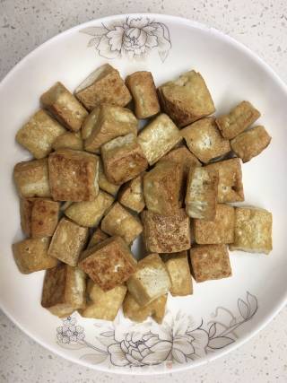 腊肠炒豆腐的做法步骤：3