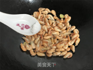 油爆河虾的做法步骤：5