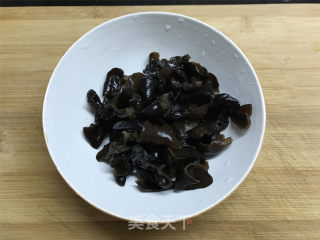黑木耳莴笋肉片的做法步骤：4