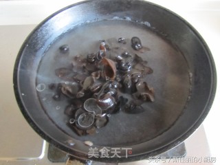 木耳冬笋炒鸡片的做法步骤：4