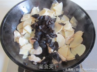 木耳冬笋炒鸡片的做法步骤：7