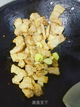 香芋焖五花肉的做法步骤：3