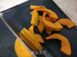 鸭蛋黄焗南瓜的做法步骤：2