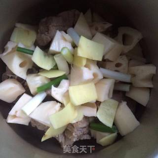 清炖龙骨莲藕汤的做法步骤：5