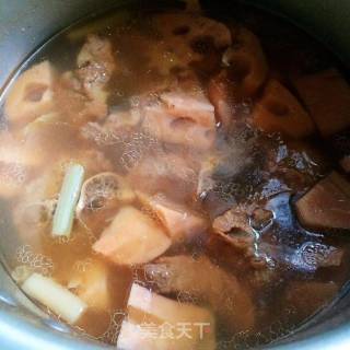 清炖龙骨莲藕汤的做法步骤：7