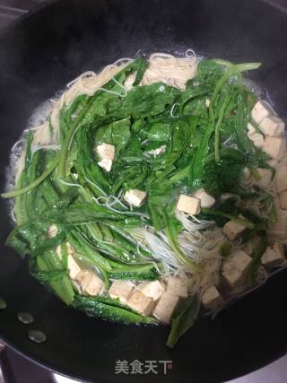 豆腐青菜热汤面的做法步骤：6