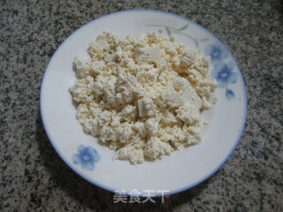 肘花火腿榨菜丝炒老豆腐的做法步骤：2