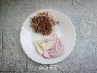 牛肉炒面条的做法步骤：2