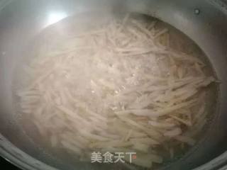 虾皮拌藕丝的做法步骤：3