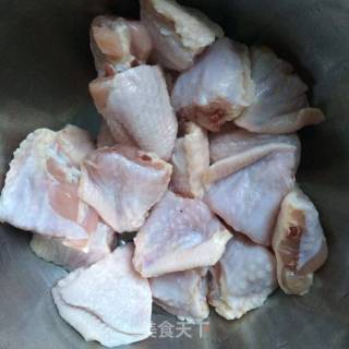 鸡翅蒸南瓜的做法步骤：2