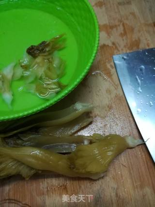 猪利炒酸菜的做法步骤：4
