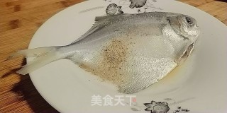 辣子小鲳鱼的做法步骤：1