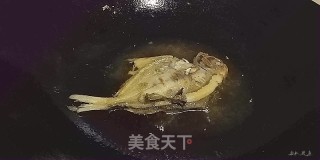 辣子小鲳鱼的做法步骤：2