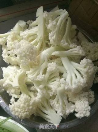 花菜炒五花肉的做法步骤：2