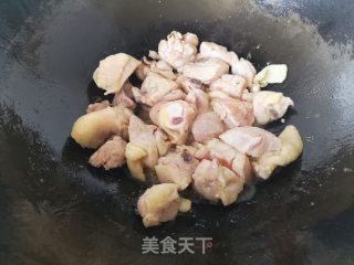 香菇土豆焖鸡的做法步骤：3