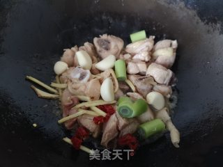 香菇土豆焖鸡的做法步骤：4