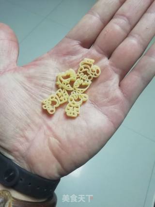小猪佩奇黑胡椒汁牛肉意大利面的做法步骤：1